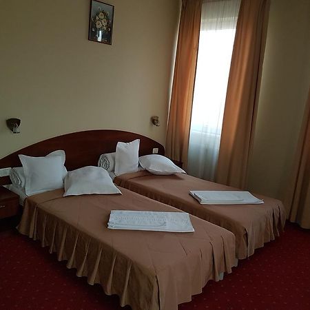 Hotel Iris Arad Exterior foto