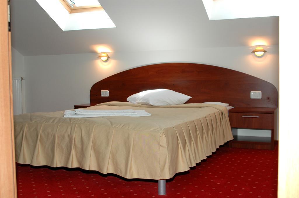 Hotel Iris Arad Habitación foto