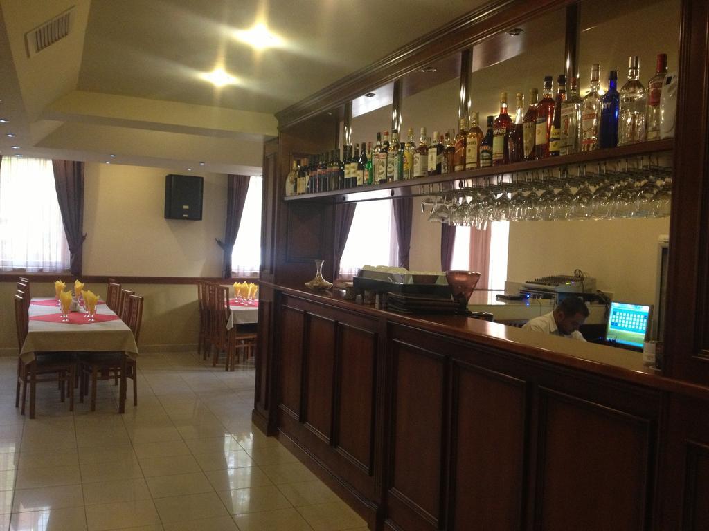 Hotel Iris Arad Exterior foto