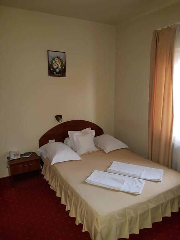 Hotel Iris Arad Exterior foto