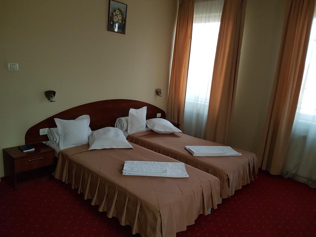 Hotel Iris Arad Exterior foto