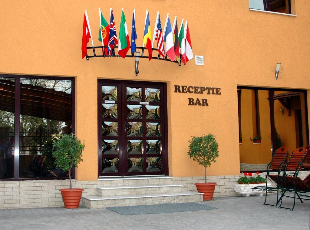 Hotel Iris Arad Exterior foto